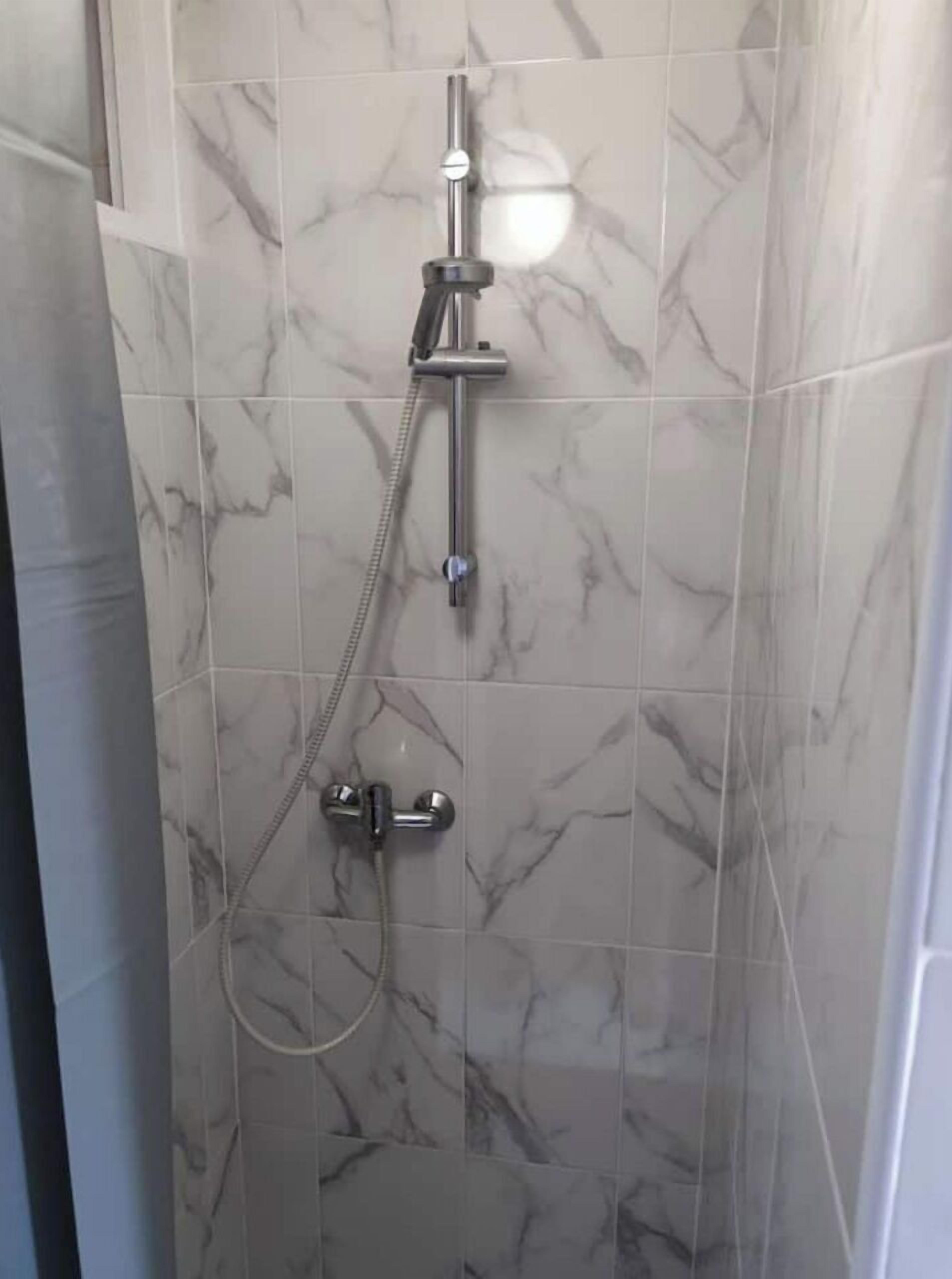 Toallas y papel higiénico