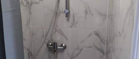 Toallas y papel higiénico