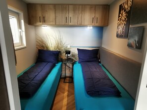 2 bedrooms, free WiFi, bed sheets, wheelchair access - Tiny House Holland by the lake. A quiet, comfortable break on the beach by the water. (Lathum)
