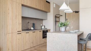 Departamento, 1 habitación, balcón | Cocina privada | Lavavajillas y utensilios de cocina