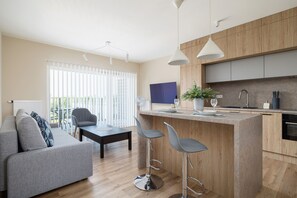 Departamento, 1 habitación, balcón | Cocina privada | Lavavajillas y utensilios de cocina 