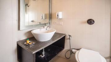 Premium Room | Bilik Mandi | Pancuran mandi, hulu semburan mandi hujan, tuala disediakan, syampu