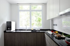 Deluxe Apartment | Private kitchen | Cookware/dishes/utensils - Service Residence at Stevens (Singapore)