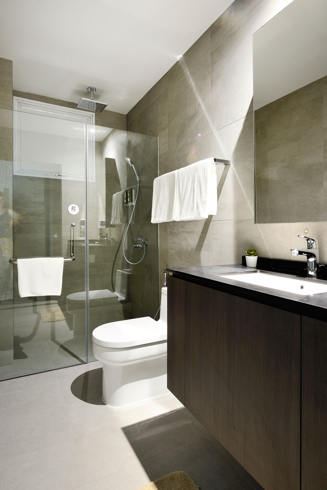 Deluxe Apartment | Bathroom