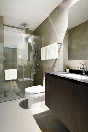 Deluxe Apartment | Bathroom