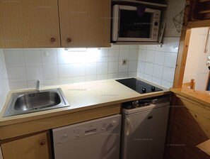 冷蔵庫、電子レンジ、オーブン、食器洗い機