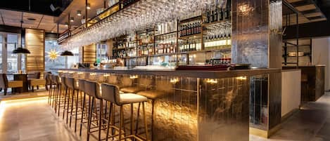 Apartamento | Bar (en el alojamiento)