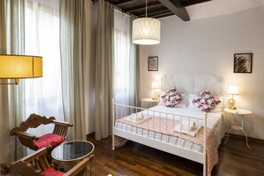 2 Schlafzimmer, Schreibtisch, Reisekinderbett, kostenloses WLAN