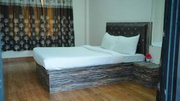 4 Schlafzimmer, Bügeleisen/Bügelbrett, kostenloses WLAN, Bettwäsche