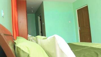 2 chambres, fer et planche Ă  repasser, Wi-Fi, draps fournis