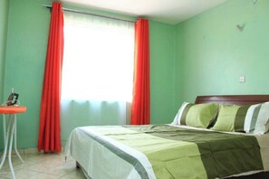 2 chambres, fer et planche à repasser, Wi-Fi, draps fournis