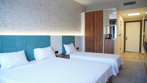 Habitación triple | Sábanas de algodón egipcio, ropa de cama de alta calidad y edredón 