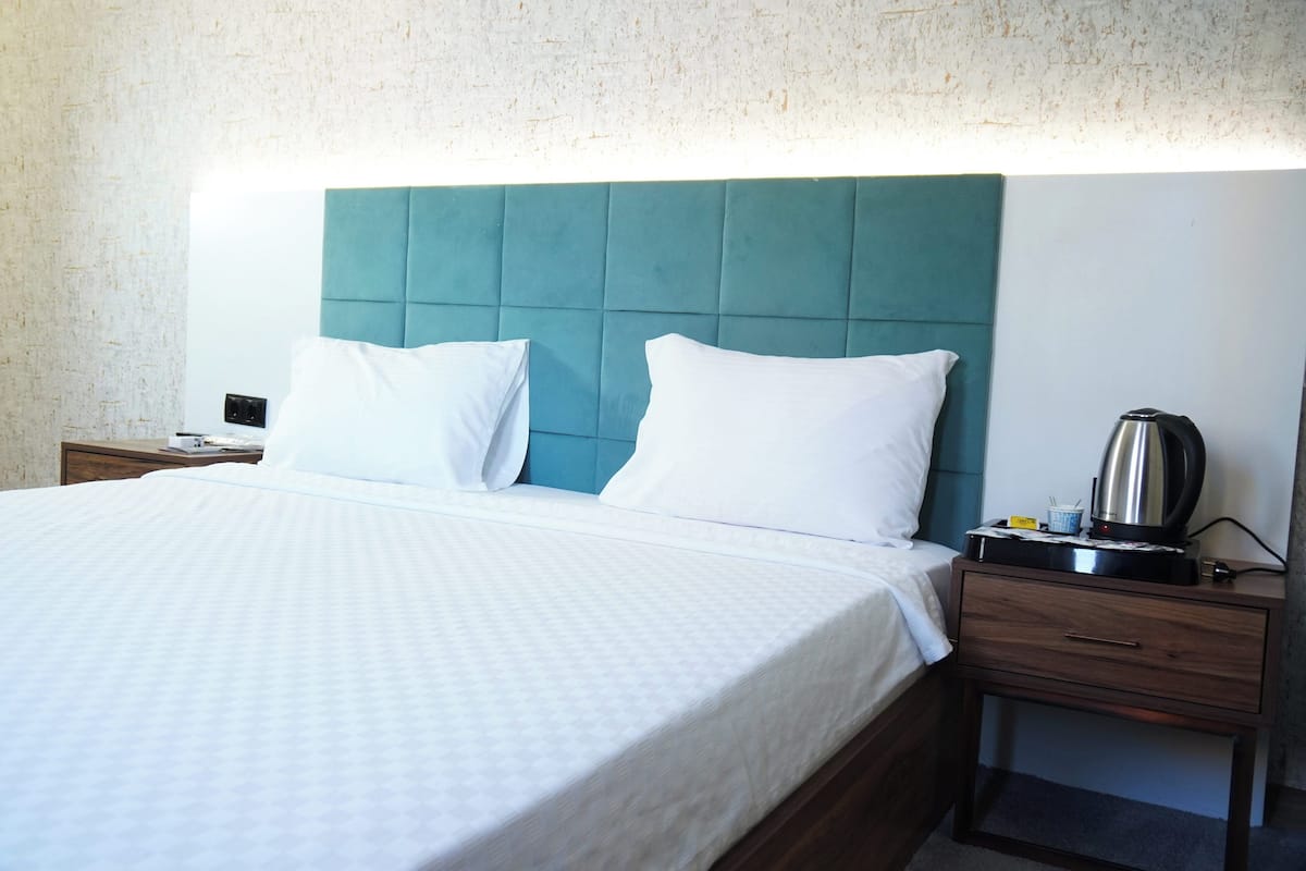 Double or Twin Room | Egyptian cotton sheets, premium bedding, down duvets, minibar