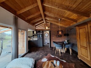 Dining - Vacation home in the Schwabische Alb with swimming pond and sundeck.

 (Heroldstatt)