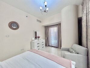 1 غرفة نوم ومكواة/لوح كي وملاءات أسرّة