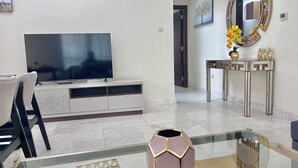 Apartment (1 Bedroom) | Living room - Unique 1bedroom With Balcony in Business Bay (Dubai)