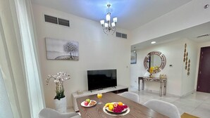 Apartment (1 Bedroom) | Living room - Unique 1bedroom With Balcony in Business Bay (Dubai)