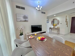 Living room - Unique 1bedroom With Balcony in Business Bay (Dubai)