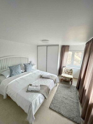 3 bedrooms, desk, iron/ironing board, free WiFi - Mediterranean Riva House in Tribunj (Tribunj)