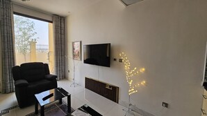 Habitación, 1 habitación, con acceso para personas discapacitadas, para fumadores | Sala de estar