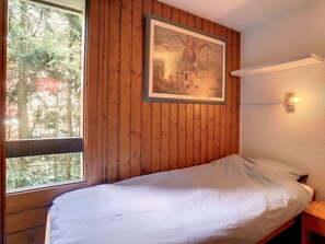 1 chambre, fer et planche à repasser, accès Internet, draps fournis