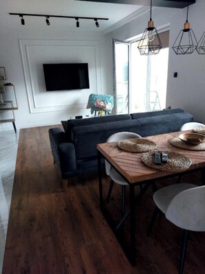 Apartment, 1 Katil Raja (King) dengan Katil Sofa | Tempat makan