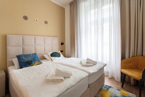 4 bedrooms, Select Comfort beds, blackout curtains, free WiFi - Luxury Residence Kmochova (Prague)
