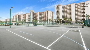 Sports court - Beautiful Gulffront, Beachfront Phoenix VI Condo!! (Orange Beach)