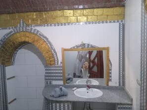 Bidet, toilet paper - Golden Palace villa (Luxor)