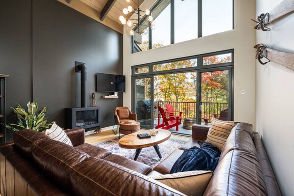 スマートテレビ、暖炉、ステレオ