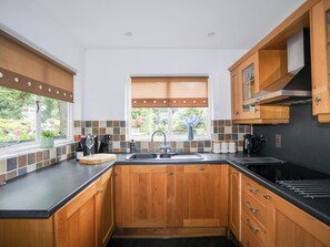 Fridge, dishwasher, electric kettle, toaster - Ty Nain (Caernarfon)