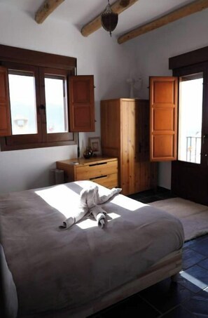 2 Schlafzimmer, Schreibtisch, Bügeleisen/Bügelbrett