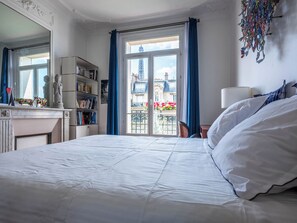 3 bedrooms, desk, iron/ironing board, travel cot