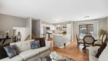House, 4 Bedrooms, Patio | Dining room
