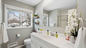 House, 4 Bedrooms, Patio | Bathroom