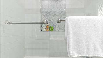 Rumah, 4 kamar tidur, patio | Kamar mandi