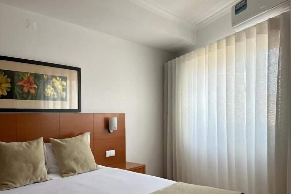 1 bedroom, premium bedding, memory-foam beds, in-room safe