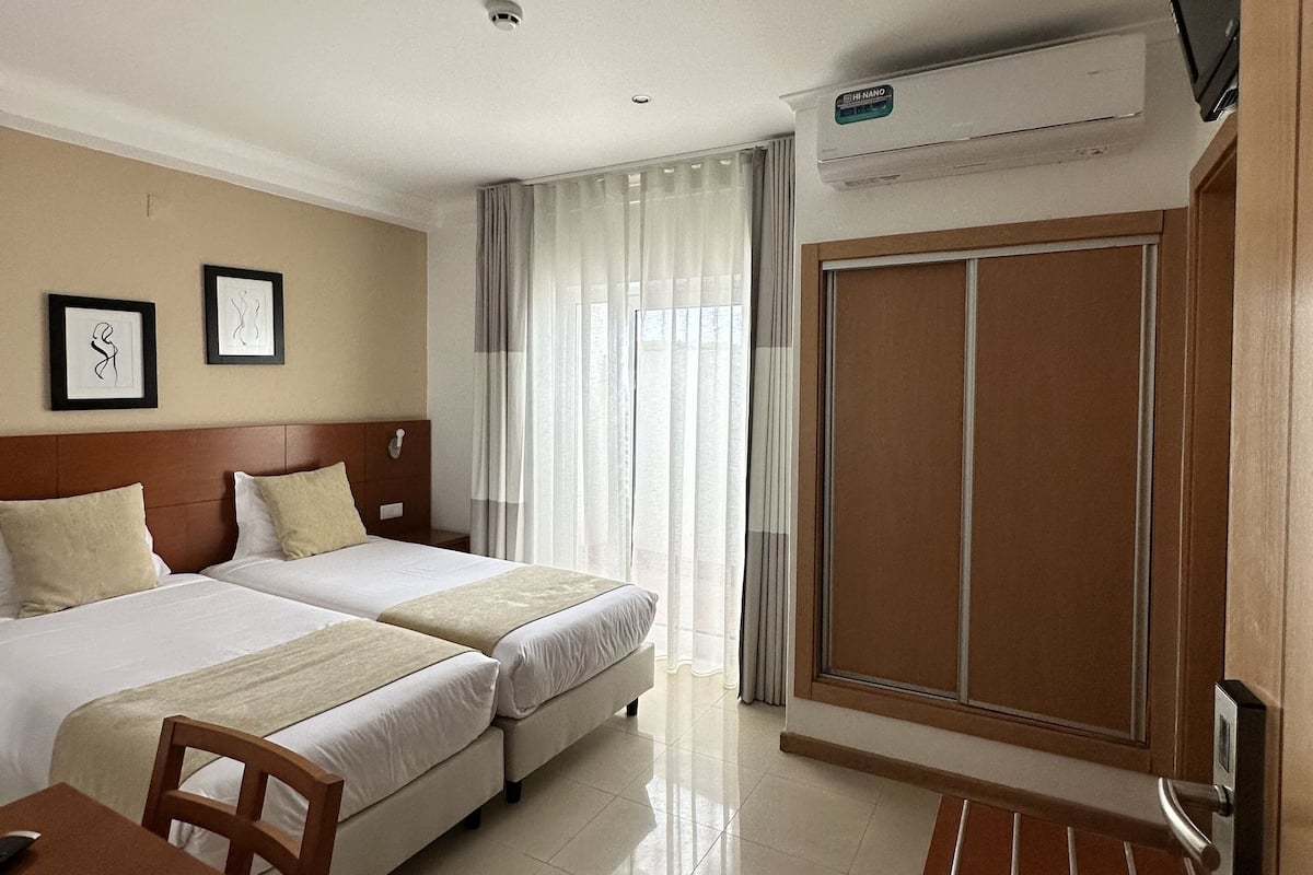1 bedroom, premium bedding, memory-foam beds, in-room safe