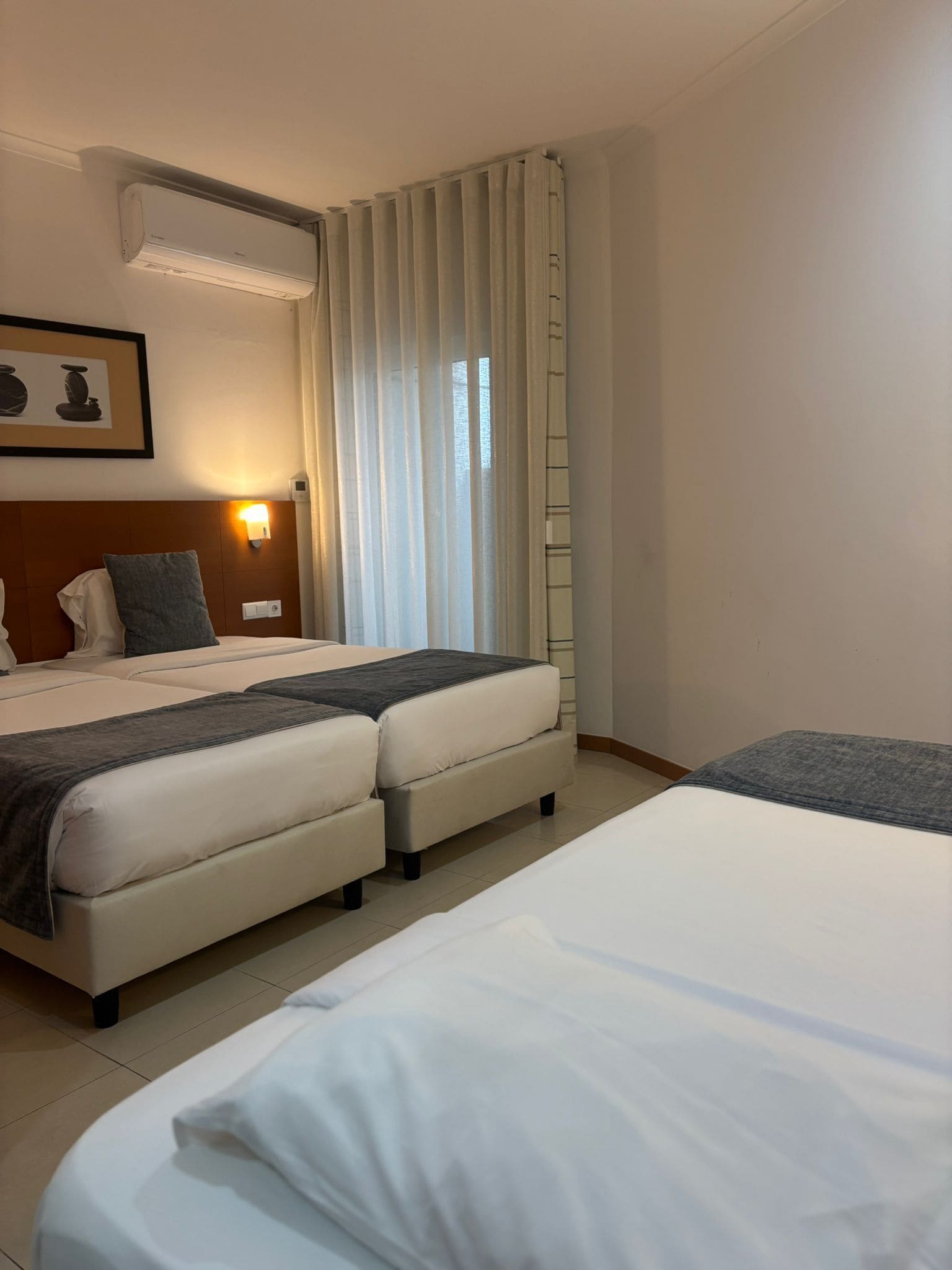 Edition Triple - 3 Twin Beds | 高档床上用品、记忆海绵床垫、客房内保险箱、特色装修