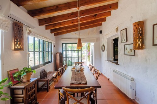 Charme Authentique à Minorque: Maison de Campagne Près des Plages 5 Chb, Piscine