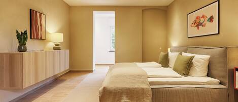 Deluxe Apartment | 3 bedrooms, blackout drapes, iron/ironing board, WiFi (free)