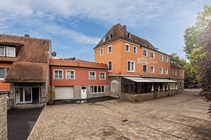 Front of property - Fewo Fischzucht mit Sauna und Terrasse (Würzburg)