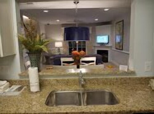 1BR 1BTH - Family of 4 - Resort Stay 5 min from Bush Gardens & Water Country USA