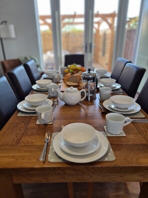 Dining - Norfolk seaside retreat - 6 mins walk to the town and 15 mins to the beach (Sheringham,)