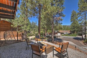 Terrace/patio - Eagle Peak Modern Cabin Near the Lake with AC (Big Bear Lake)