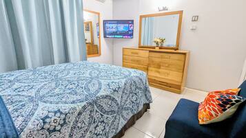 2 chambres, coffres-forts dans les chambres, bureau