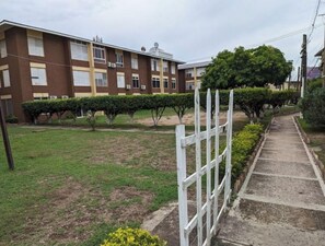 Property grounds - Comfort in New Kingston (Kingston)