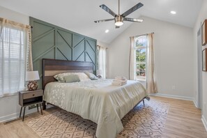 2 bedrooms, iron/ironing board, WiFi, bed sheets - Modern Chic Family Condo (Virginia Beach)