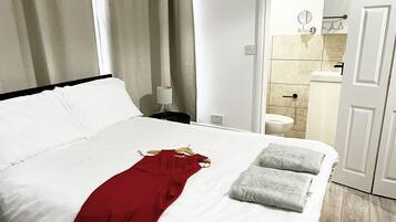 Deluxe Room | 1 bedroom, desk, free WiFi