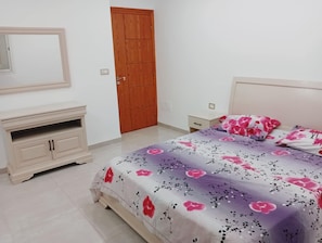 4 bedrooms, iron/ironing board, free WiFi, bed sheets
